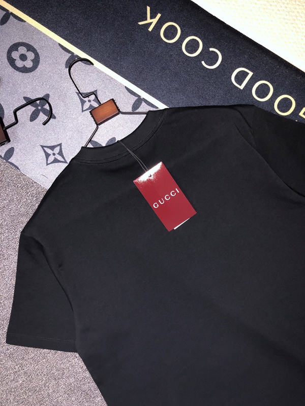 ブランドTシャツ着用イメージ